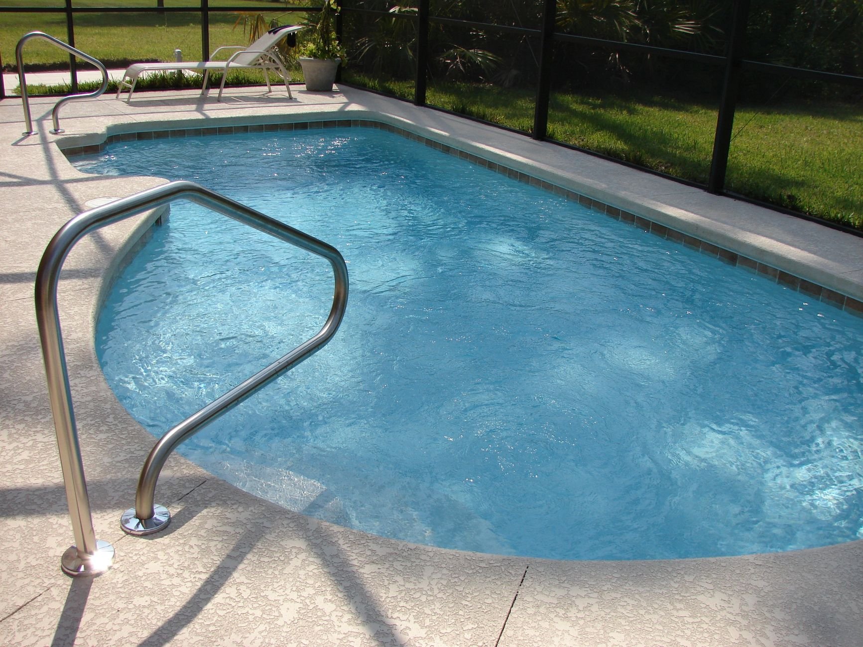 Clean backyard swimming pool in sunny Florida — the kind of pool GatorBack clears fast